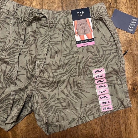 NWT Gap Pull On Tencel Shorts Olive Green Leaf Print Shorts Women’s Small - Picture 2 of 9